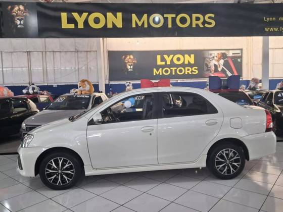 TOYOTA ETIOS 1.5 PLATINUM 16V FLEX 4P AUTOMÁTICO TOYOTA ETIOS 1.5 PLATINUM 16V FLEX 4P AUTOMÁTICO